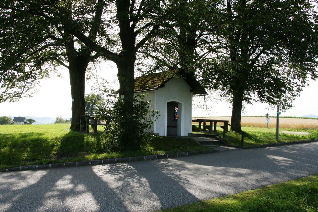 Kirchenwirt Inn Kreuzen  エクステリア 写真
