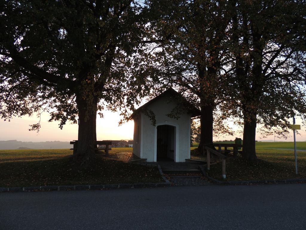 Kirchenwirt Inn Kreuzen  エクステリア 写真
