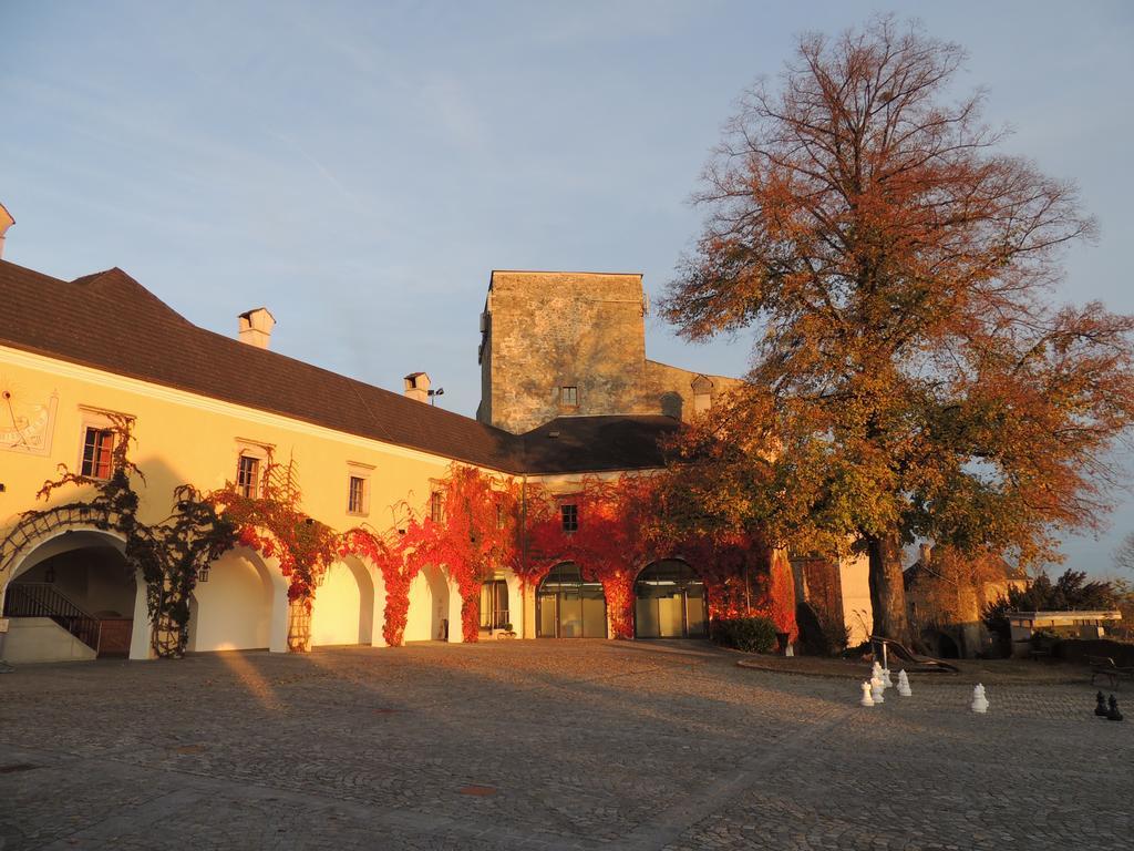 Kirchenwirt Inn Kreuzen  エクステリア 写真
